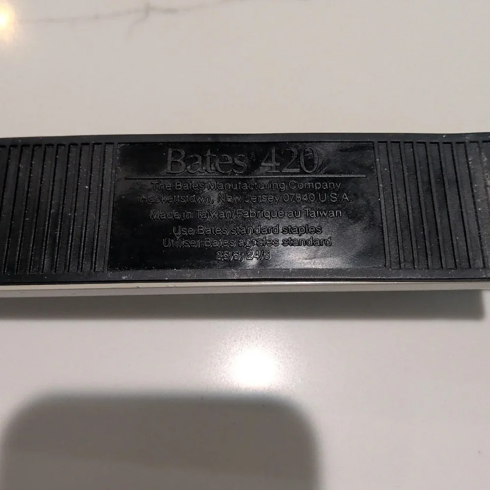 Vintage Bates 420 Stapler Tan & Black Desktop Handheld Staples Inside 24/6